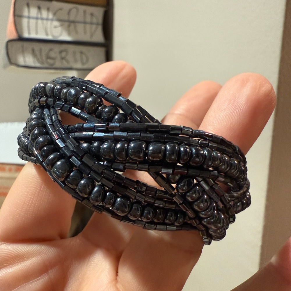 Beaded flexible Bracelet: You have to view the video to see how nice this is!!!!